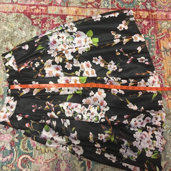 Floral midi skater skirt! - Picture 6 of 8
